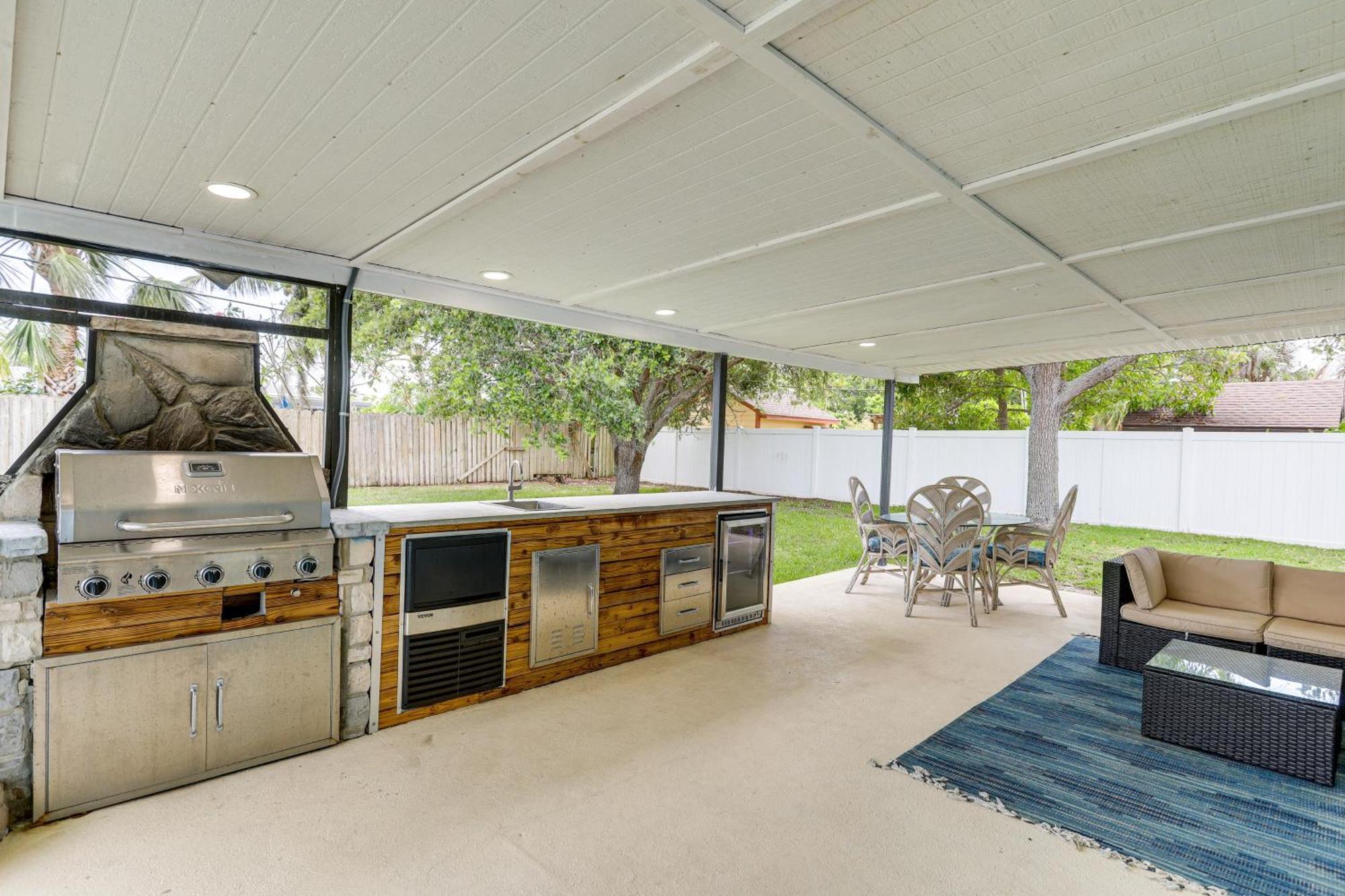 Pet-Friendly Cocoa Beach Home Walk To Beach! Exterior foto